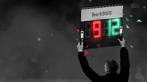 沙特与日本历史对决：频繁交锋中日本占优，屡获进球优势。